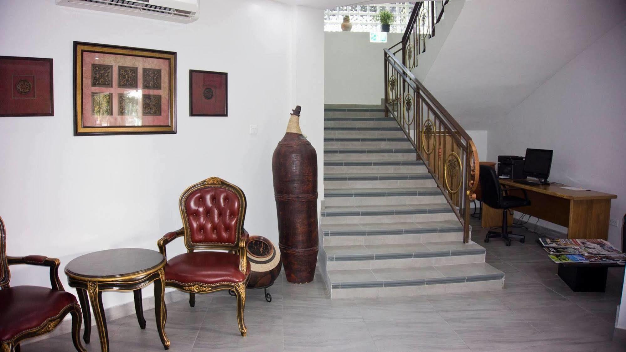 Tropical Enclave Hotel Accra Extérieur photo